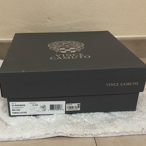 Vicente Camuto brown ankle boots - Picture 4 of 4